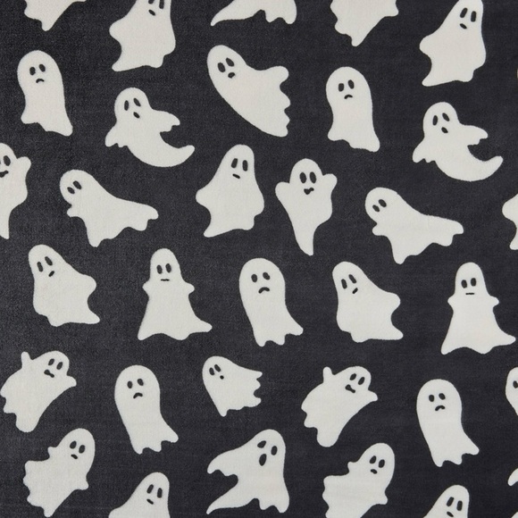 Member’s Mark Halloween Black & White Spooky Ghosts Plush Lounge Throw Blanket - Picture 3 of 5